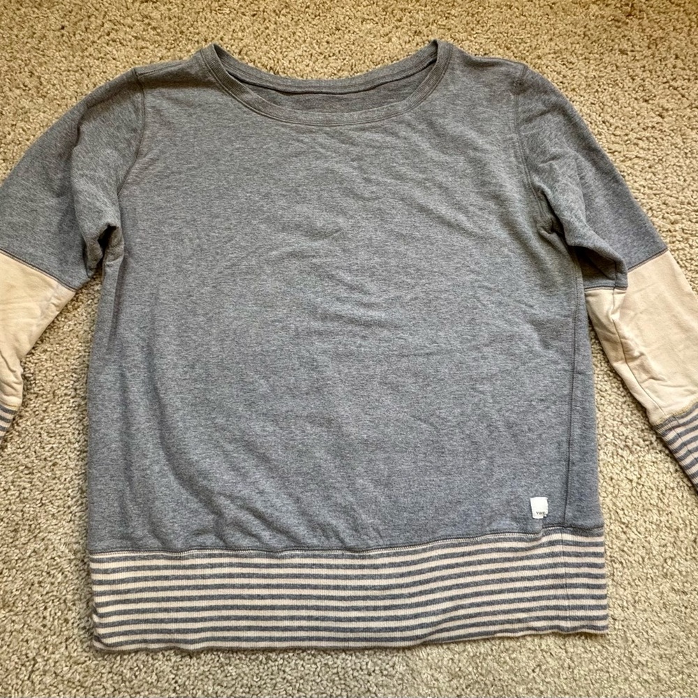 Vuori Gray and Tan Crew Neck Sweater